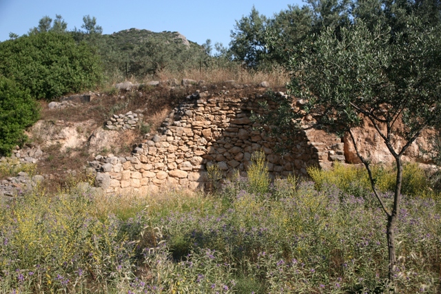 Kazarma - The tomb is alongside the Epidavros-Nafplio country road